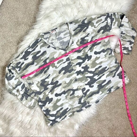 Sundry V neck Gray Cropped Oversized Long Sleeve Camouflage Tee Shirt - Picture 5 of 7